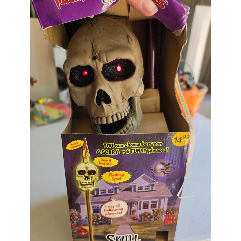 Vtg Talking Spearheaflds Skull Brand New NOS works Perfectly Original Batteries